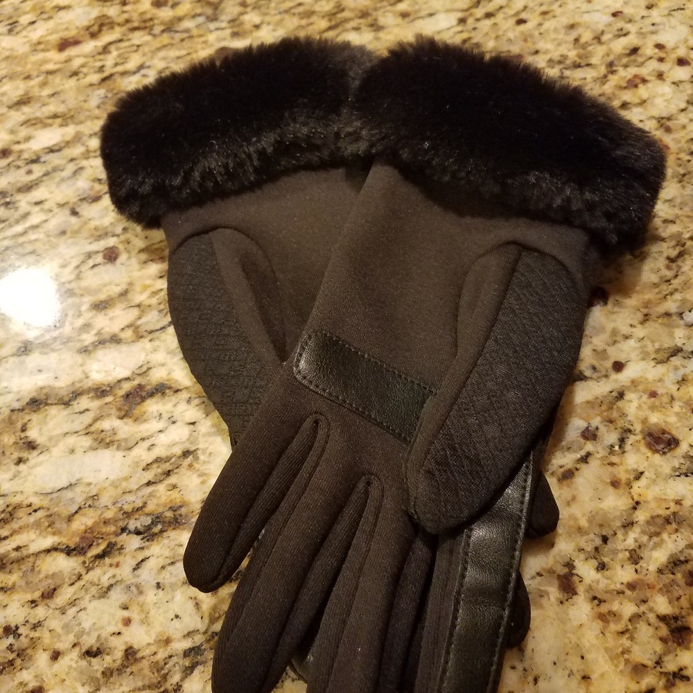 *Black Gloves w/Faux Fur - Picture 2 of 7